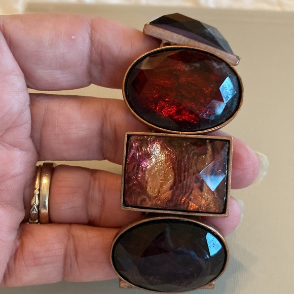 Amber and copper tones flashy lucite stretch bracelet - Picture 2 of 3